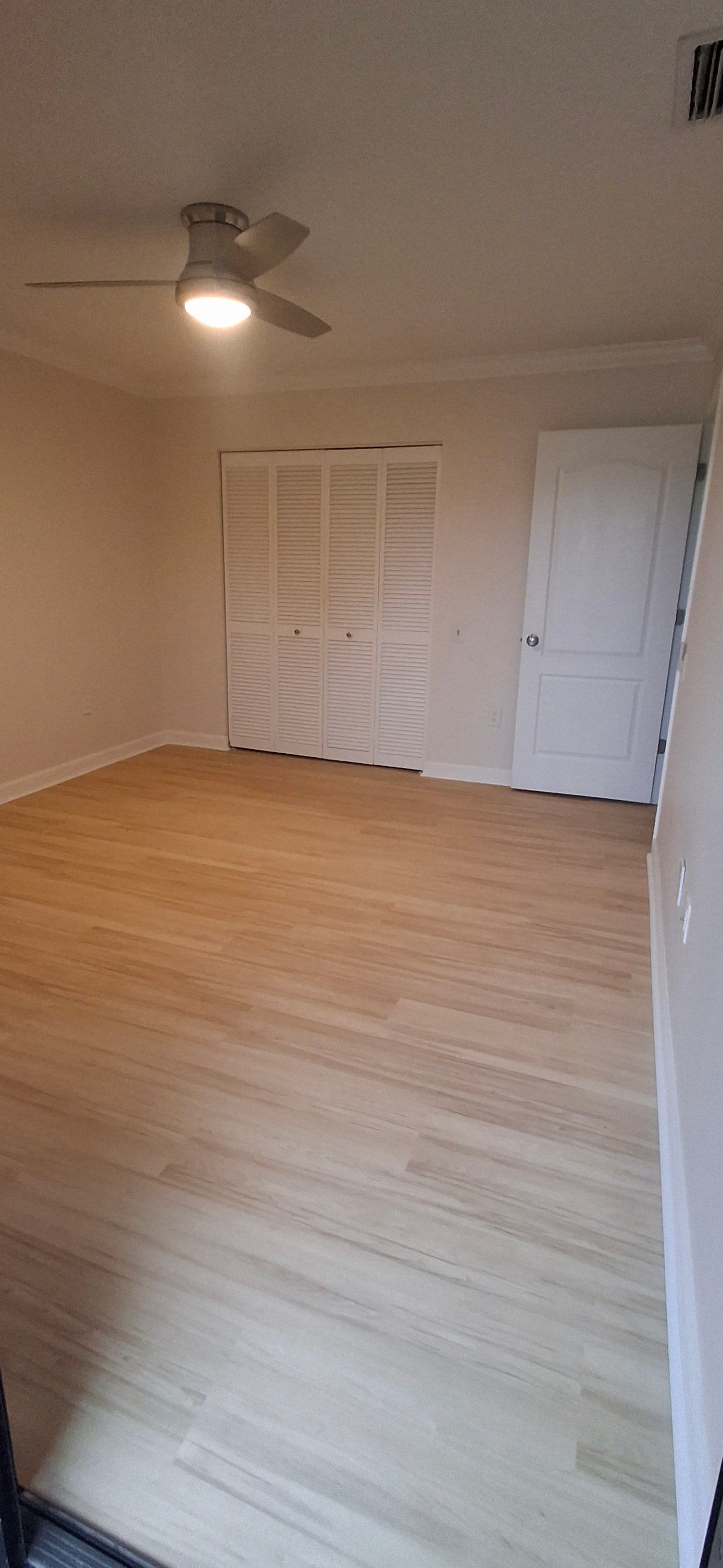 Gallery photos for Vinyl Plank Flooring Installed in a Siesta Key Airbnb: Image #1